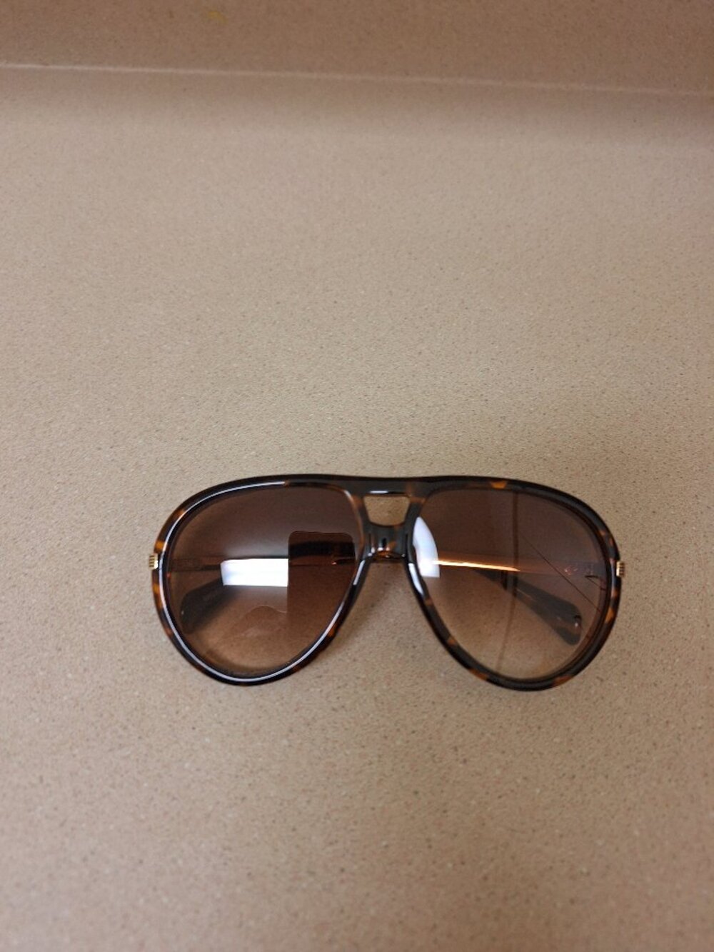 BROWN SUNGLASSES